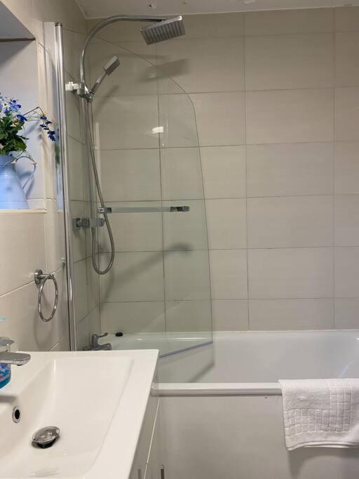 New Free Parking Sleeps 6 * Hove